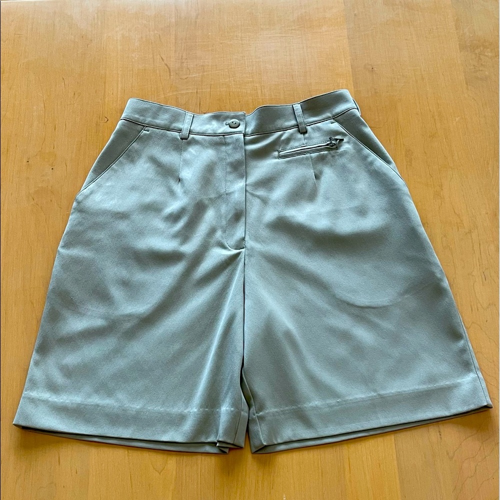 TAIL SHORTS